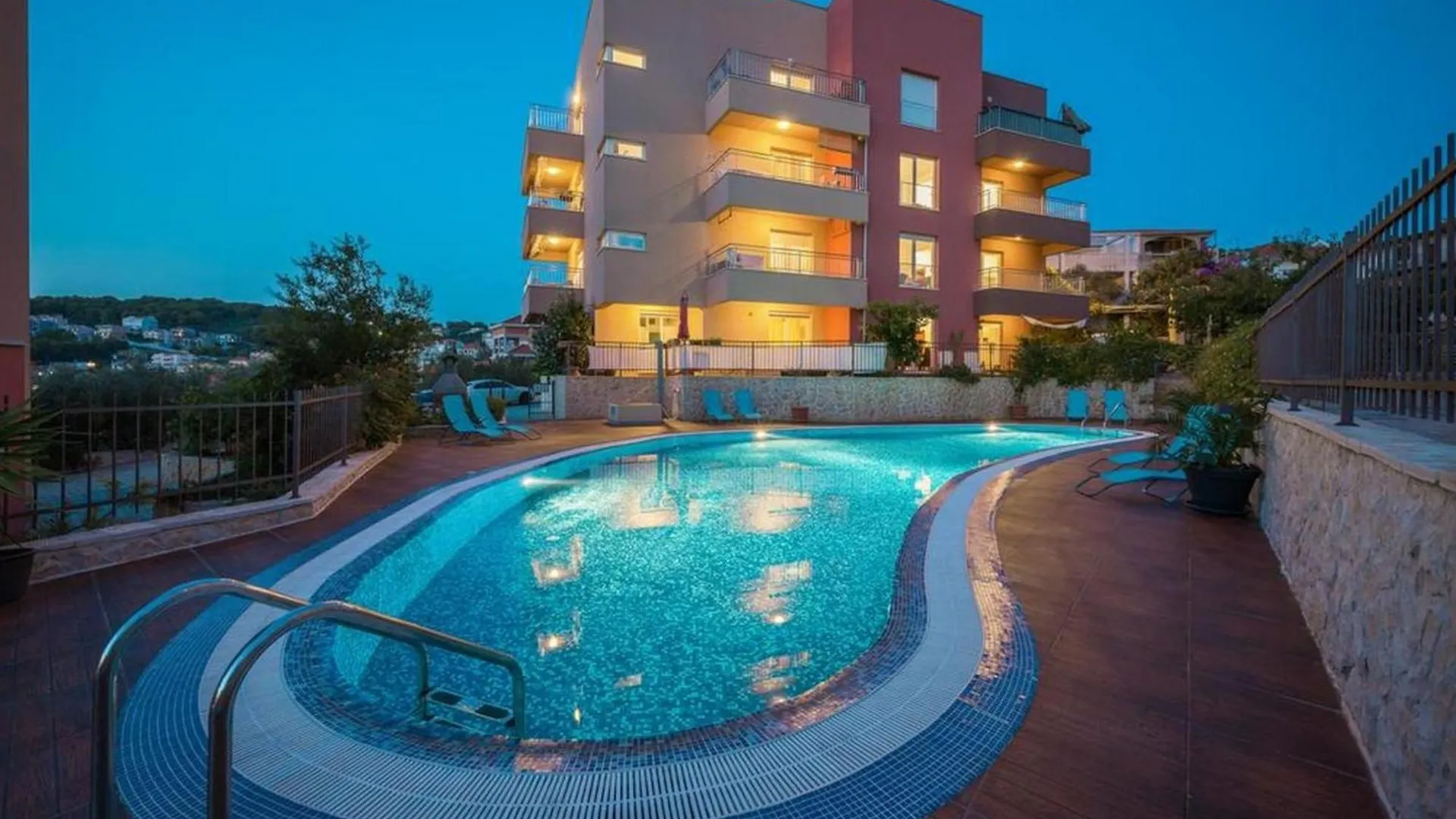 Luxury Apartment Okrug Gornji With Sea View And Pool Trogir