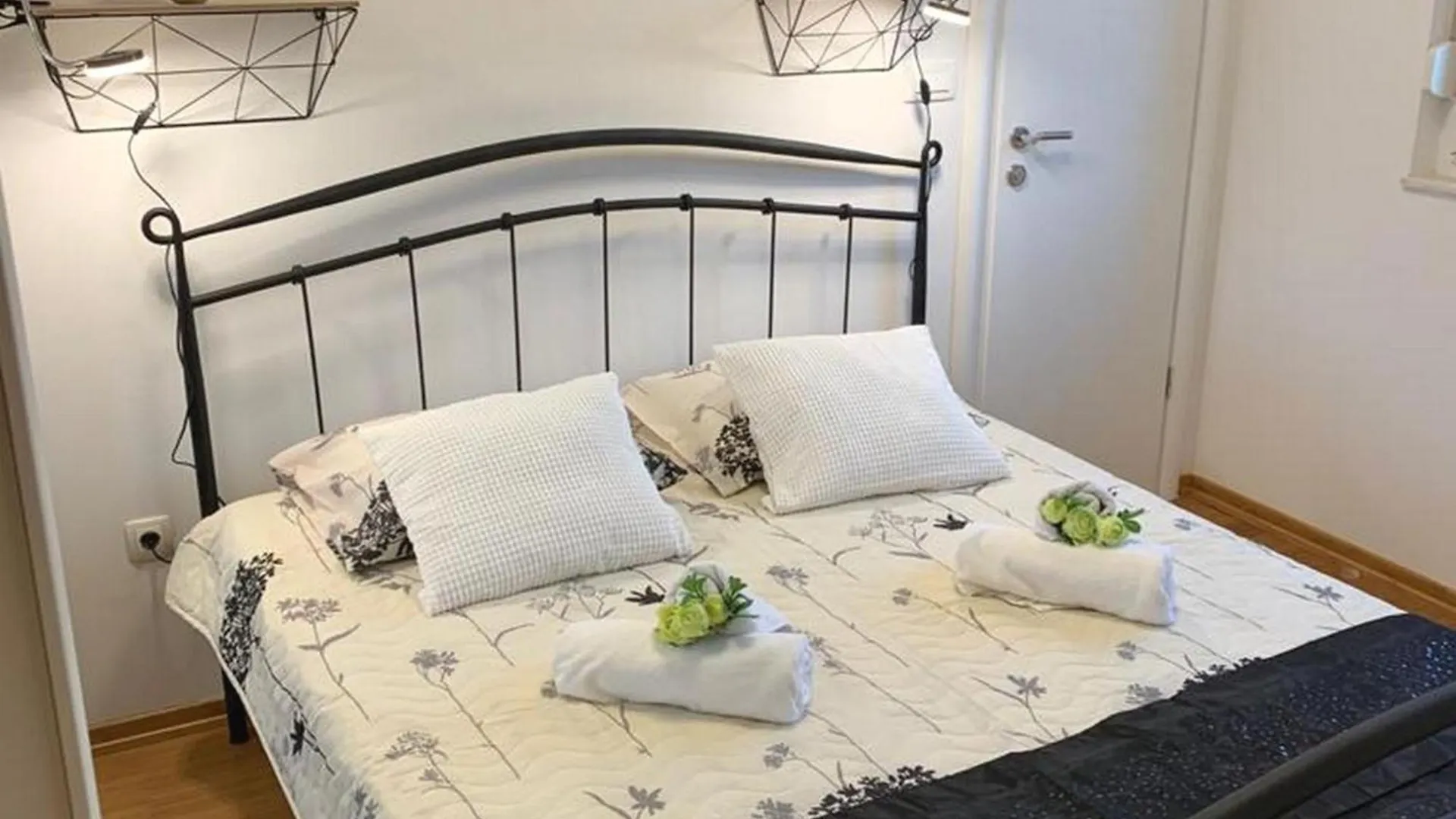 Luxury Apartment Okrug Gornji With Sea View And Pool Trogir